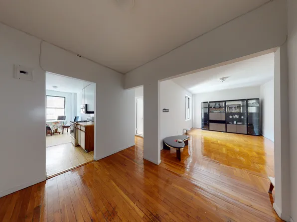 3111 Brighton 1st Place image 1 of 20