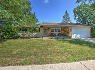 446 Shadow Dr, Decatur, IL 62526