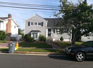 66 Martha St, Freeport, NY 11520