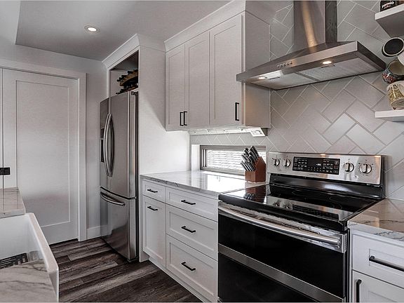 4th image of 360 1/2 N Lincoln St