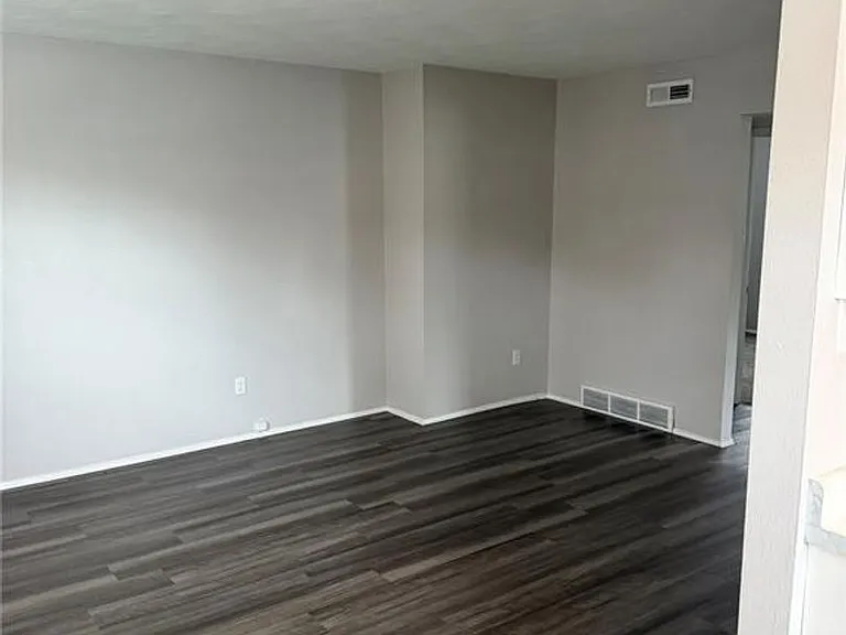 6727 Colony Acres Dr — Photo 3