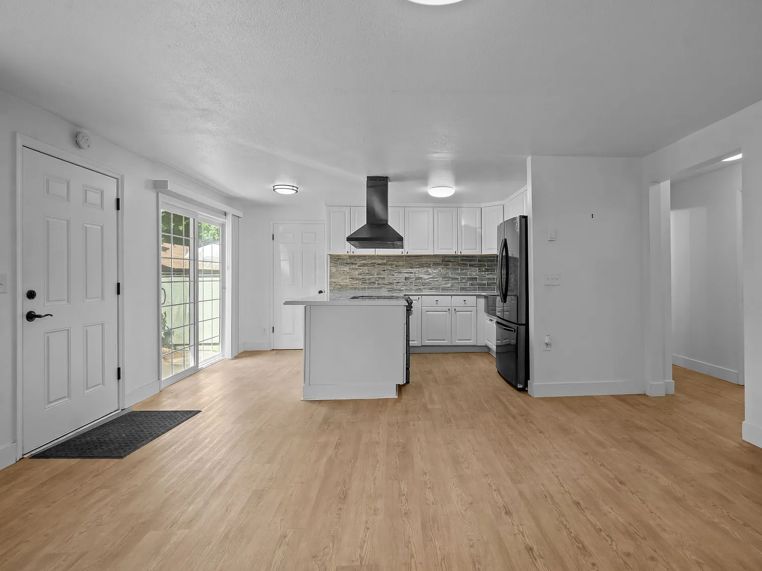 2 bed, 840 sqft, $1,695 — Photo 3