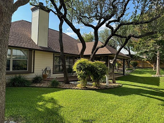5th image of 204 Ellebracht Dr