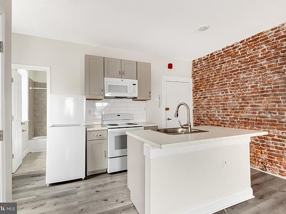 4th image of 5038 Walnut St Unit 3R
