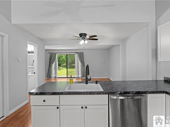 5th image of 63 Castile Dr