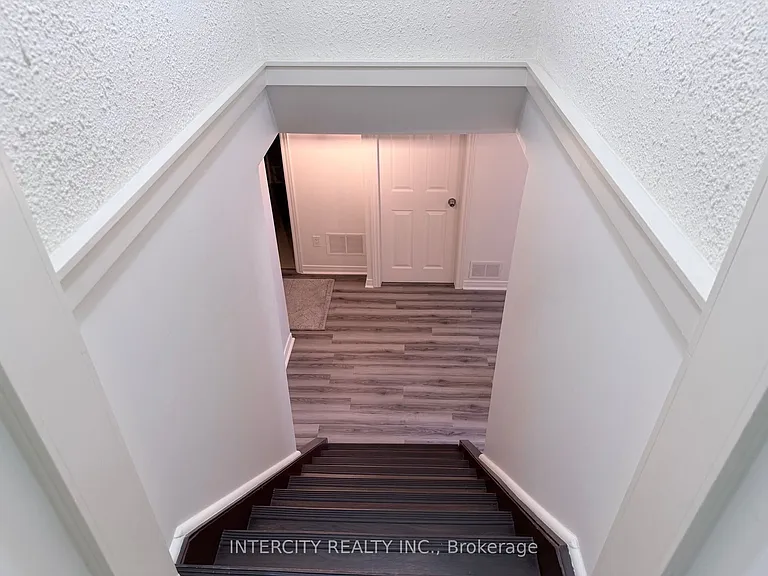 36 Strathburn Blvd — Photo 5