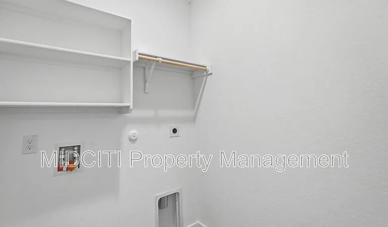 1304 Apron Trl — Photo 36