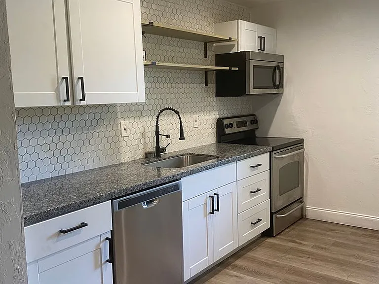 3160 E Riverside Dr — Photo 18