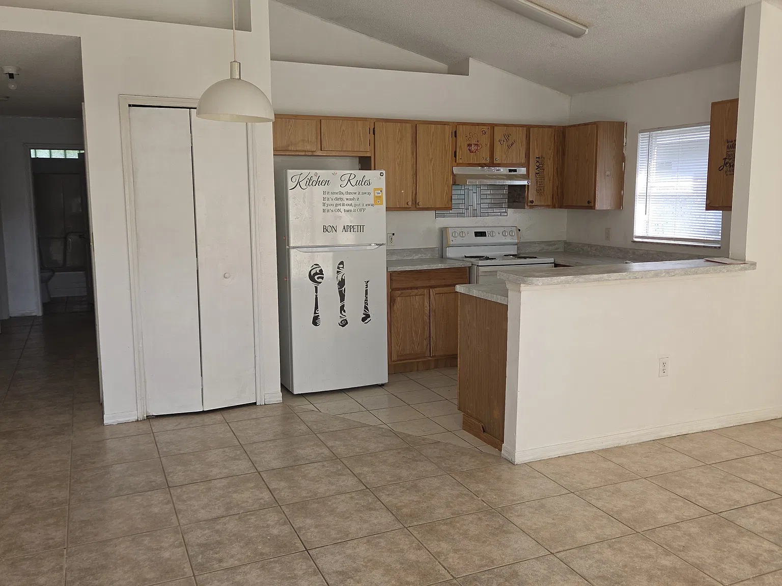 3 bed, 1070 sqft, $1,995 — Photo 2