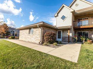 211 W Oak Leaf Dr UNIT 5, Oak Creek, WI 53154