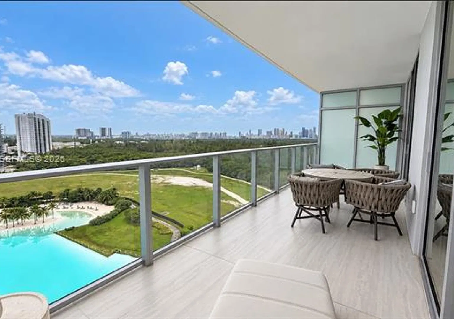 2411 Laguna Cir cu-1410, North Miami, FL 33181 — Photo 2