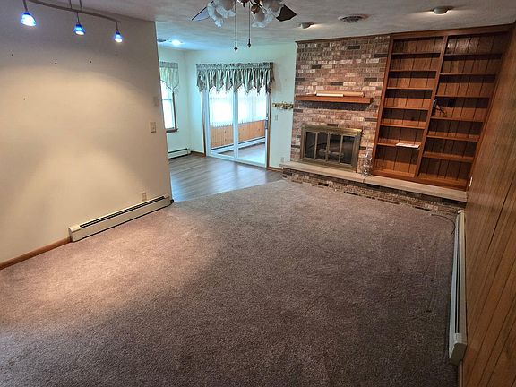 3rd image of 3520 Springlake Dr