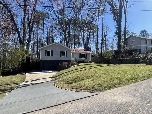 6235 Laurelwood Trl, Flowery Branch, GA 30542
