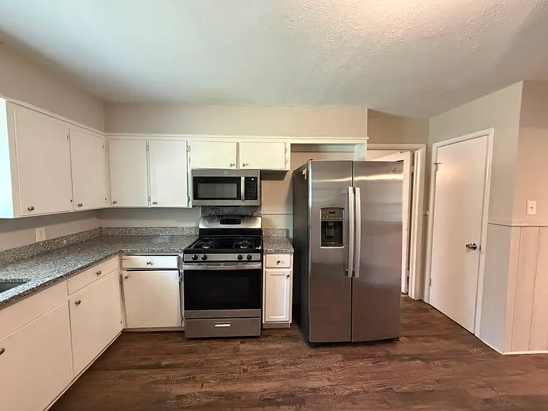 6413 Lambeth Ln — Photo 21