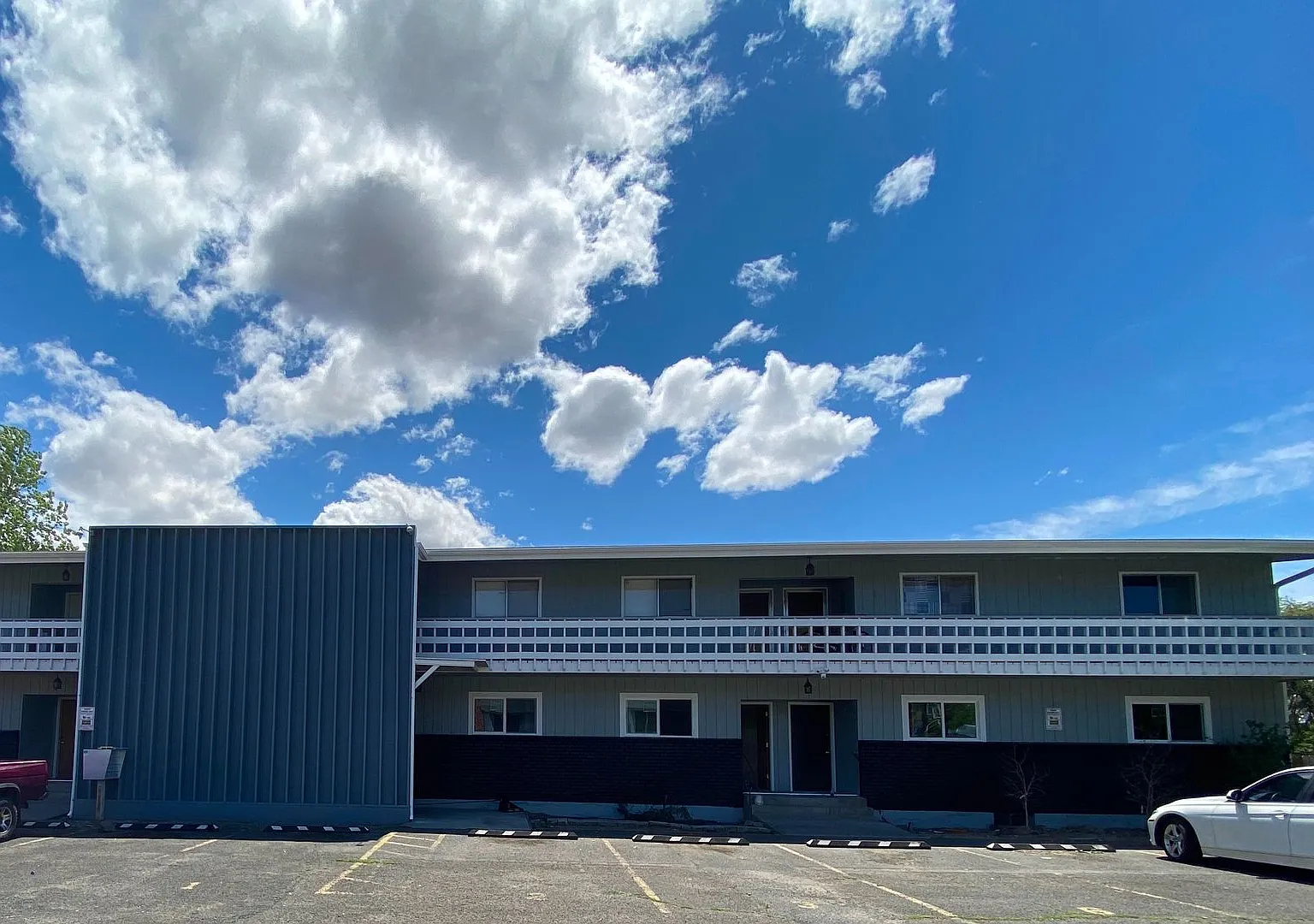 Updated 3-Bedroom Apartment with River Views! — Photo 2
