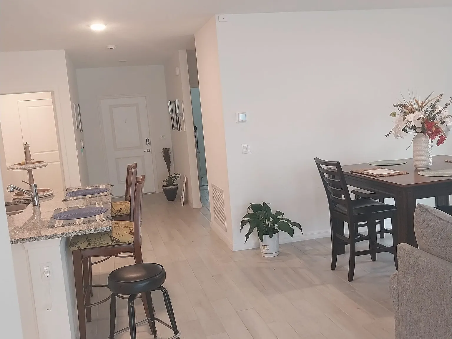 3 bed, 1464 sqft, $2,500 — Photo 3