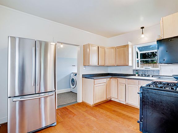 4th image of 3288 E J St