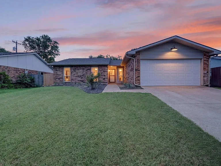 4304 Crabapple St — Photo 1