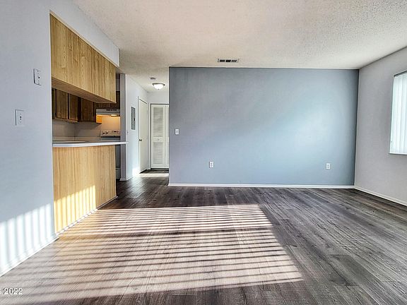 3rd image of 1352 Westover St Unit 103