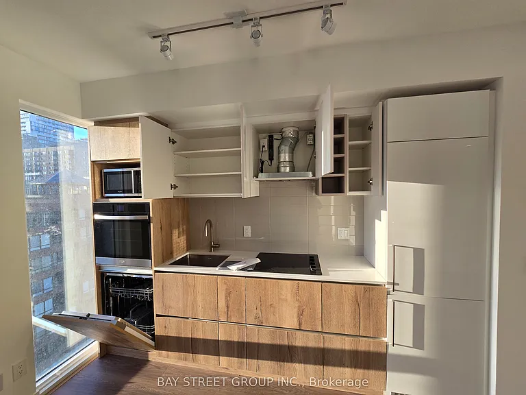 319 Jarvis St #1203 — Photo 1