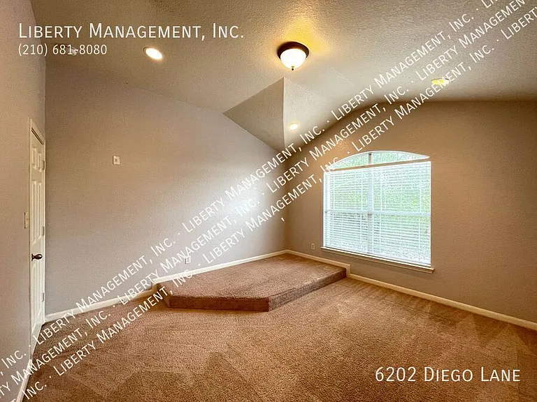 6202 Diego Ln — Photo 43
