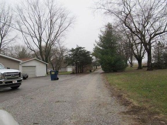 Exterior Neighborhood (street photo)