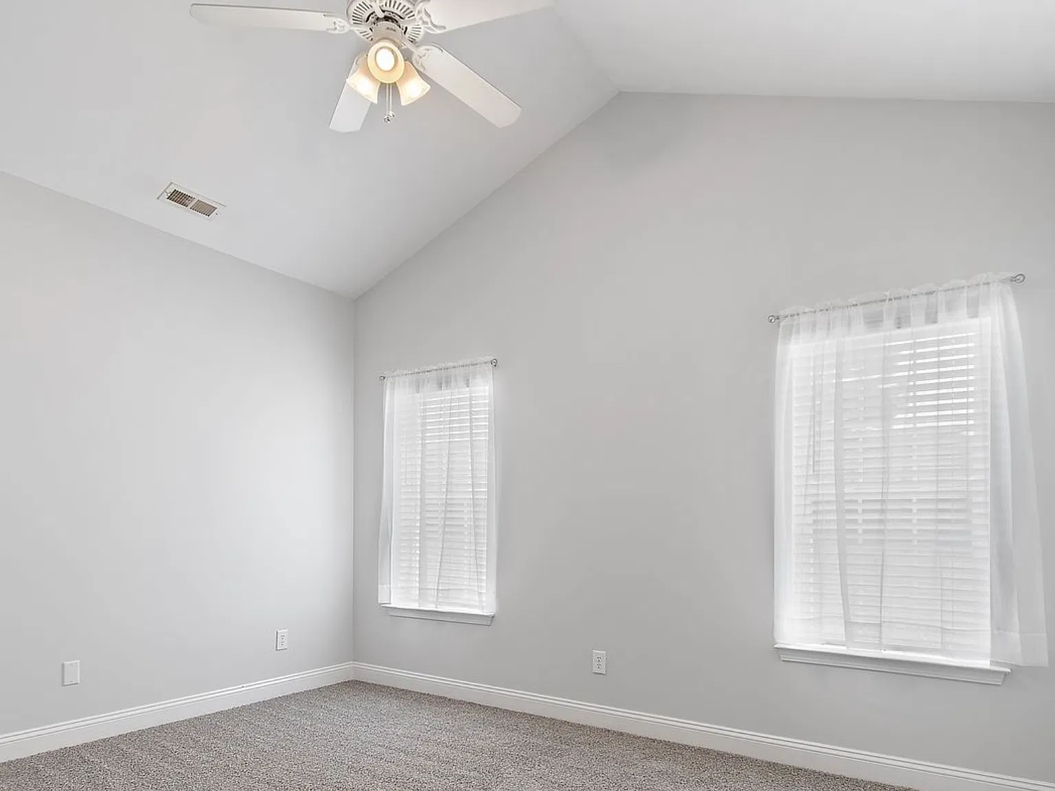 3 bed, 1364 sqft, $1,700 — Photo 3