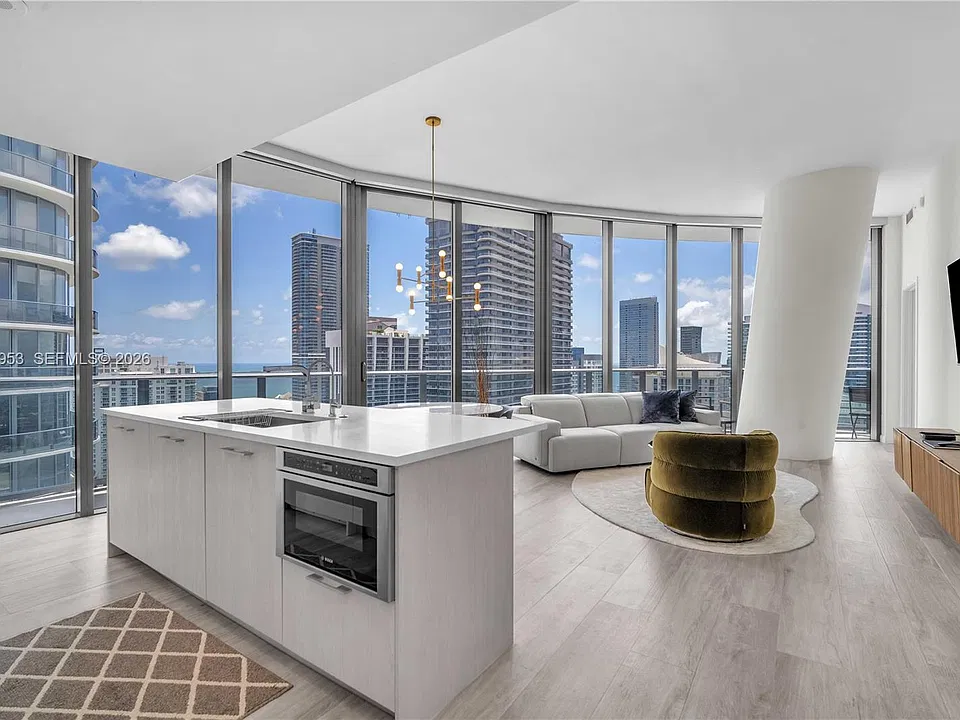 55 SW 9th St #4403