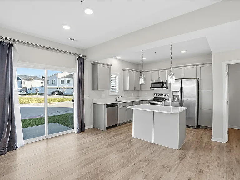 329 NE Otter Dr — Photo 5