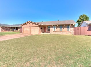 625 SW 9th St, Moore, OK 73160