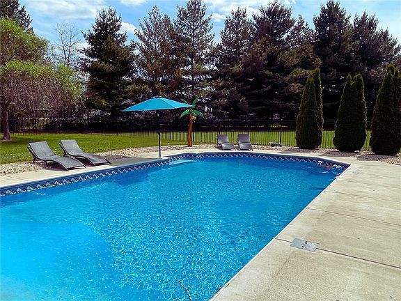 3rd image of 1530 Chesterfield Ct