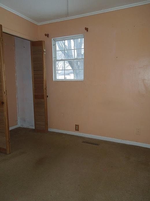 1st image of 19 Cardinal Ln