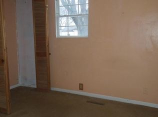 19 Cardinal Ln, Carpentersville, IL 60110