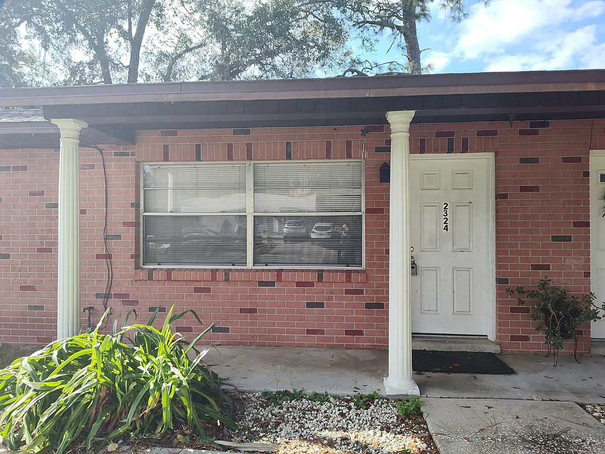 Building Photo - 2324 S Sandburg Point