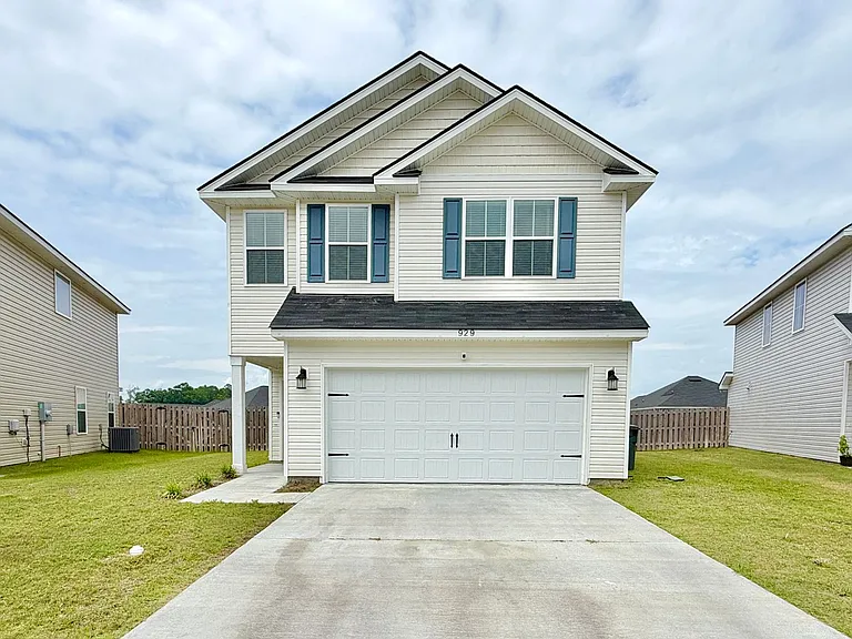 929 Abode Ave — Photo 1