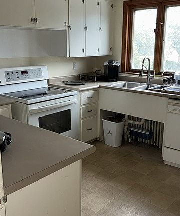5th image of 579 S Willard St