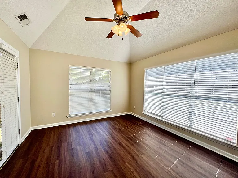 9146 Glen Cv — Photo 4