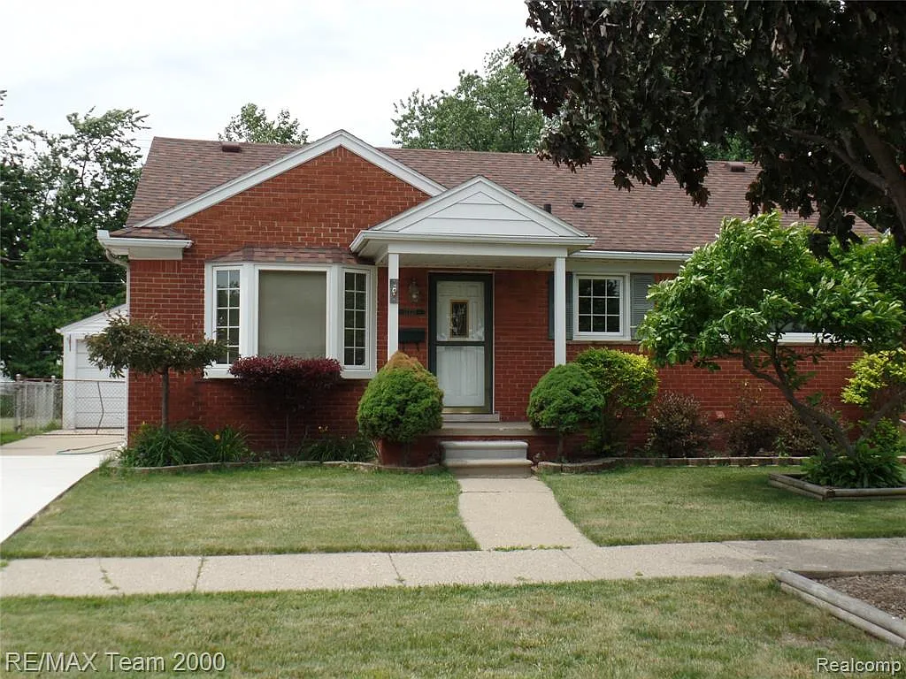 3 bed, 2.0 bath, 1907 sqft, $1,700 — Photo 2
