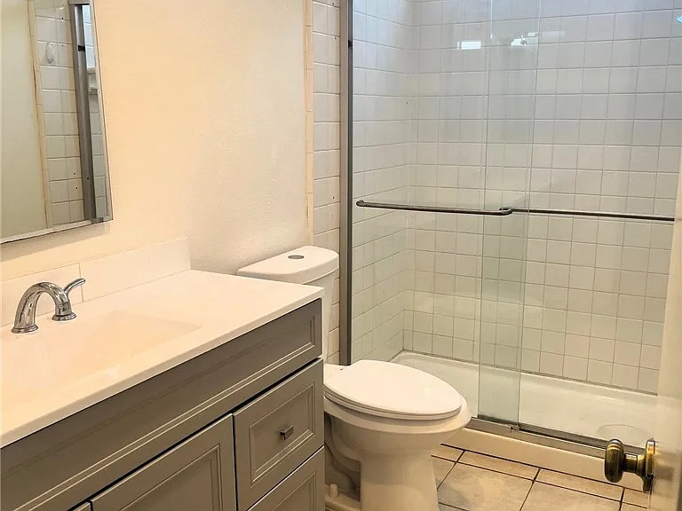 2045 Chevy Chase Dr — Photo 11
