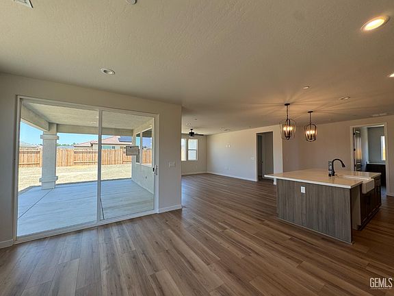 5th image of 11020 Alcazar Ave