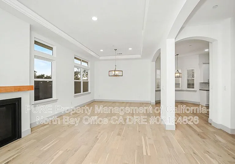 1920 Fountainview Cir — Photo 8
