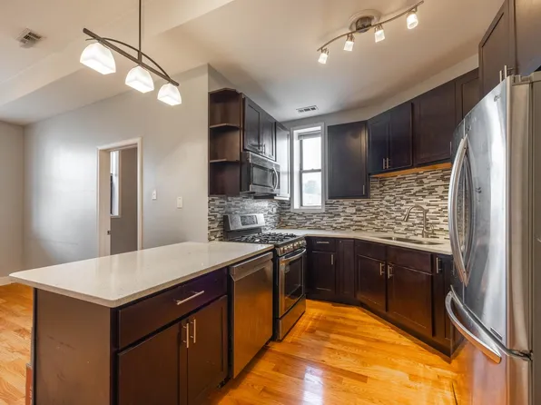 2124 N Milwaukee Ave APT 3R, Chicago, IL 60647