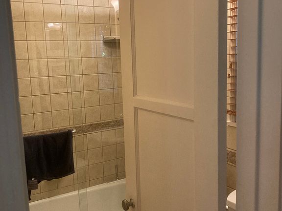 5th image of 1011 Pearl St