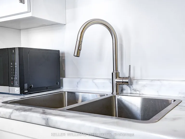 537 Talbot St #10 — Photo 14