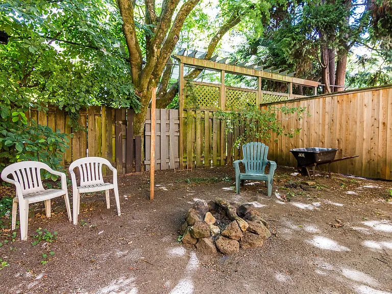 2322 NW Kearney St — Photo 12