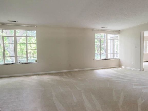 4th image of 856 Sunnyside Ave