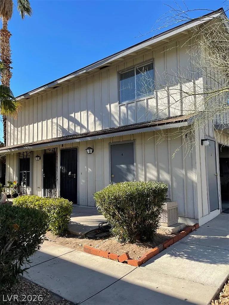 1 bed, 1.0 bath, 792 sqft, $1,350 — Photo 1