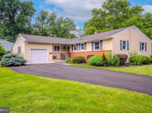 19 Burning Tree Ln, Lawrence, NJ 08648
