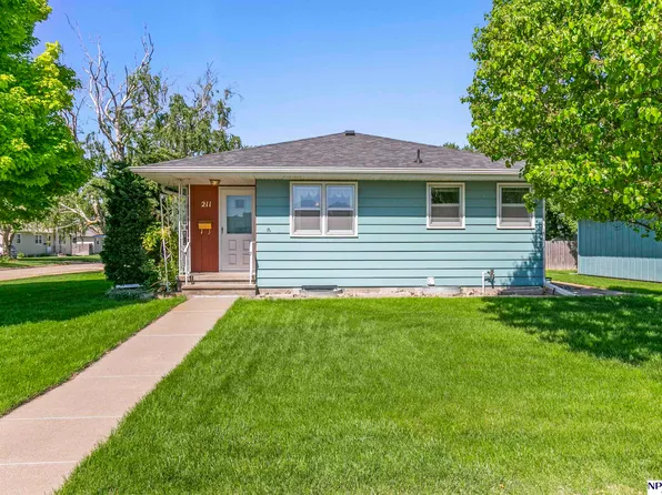 211 N Birchwood Dr, Fremont, NE 68025