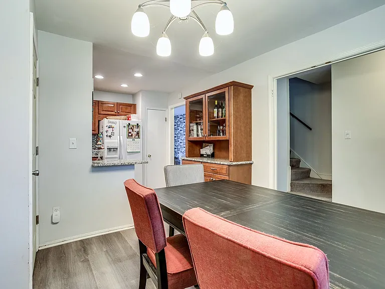 546 Azalea Dr — Photo 3